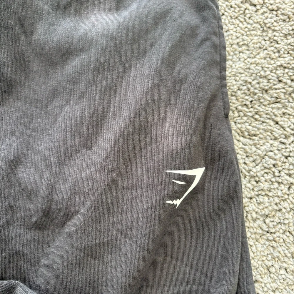 Black gymshark crest joggers‎